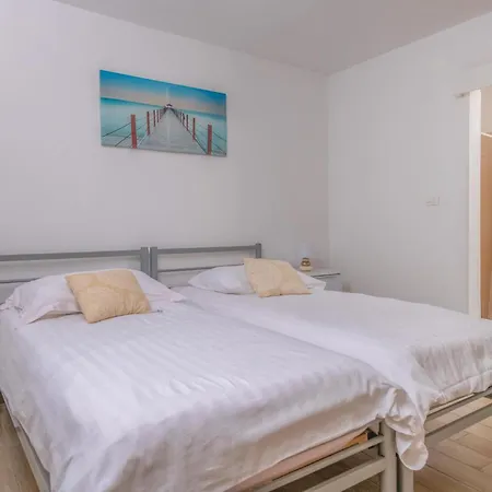 Holiday home Lovely In Ruzici With Outdoor Swimming Pool