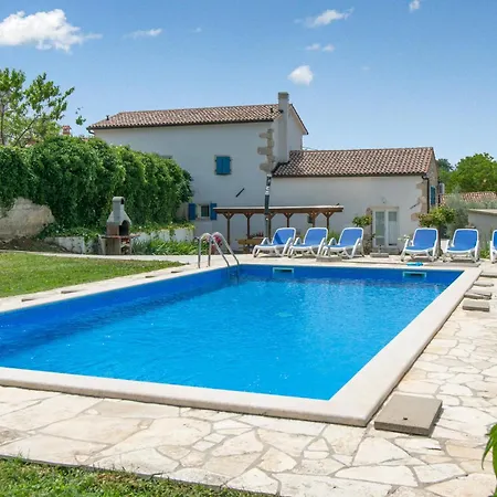 Holiday home Lovely In Ruzici With Outdoor Swimming Pool Ruzici (Sveta Nedelja)