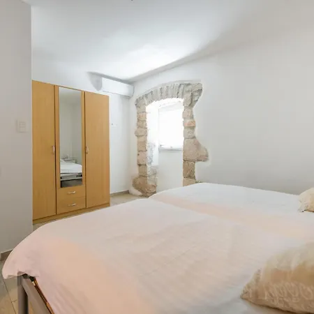Holiday home Lovely In Ruzici With Outdoor Swimming Pool *