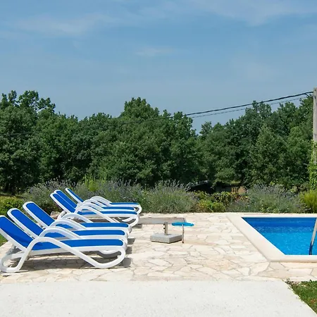 Holiday home Lovely In With Outdoor Swimming Pool
